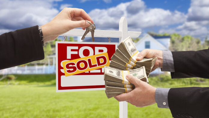 Man,Handing,Woman,Thousands,Of,Dollars,For,Keys,In,Front